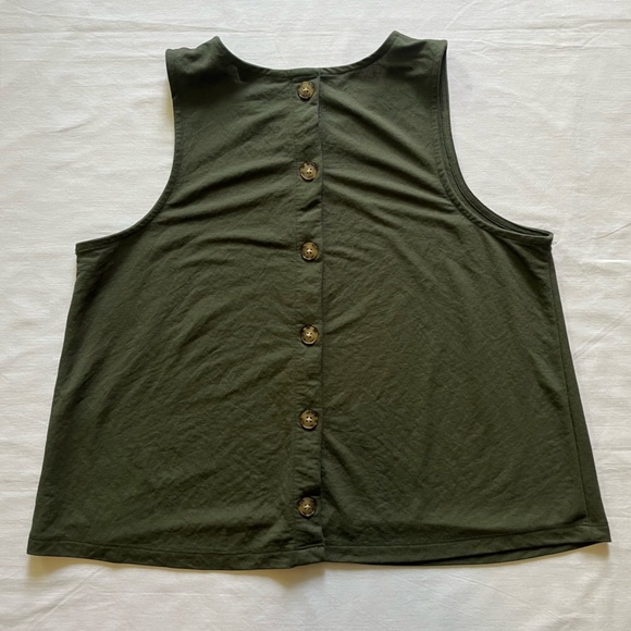 Cropped Crew-Neck Tank with Back Buttons - Picture 4 of 8